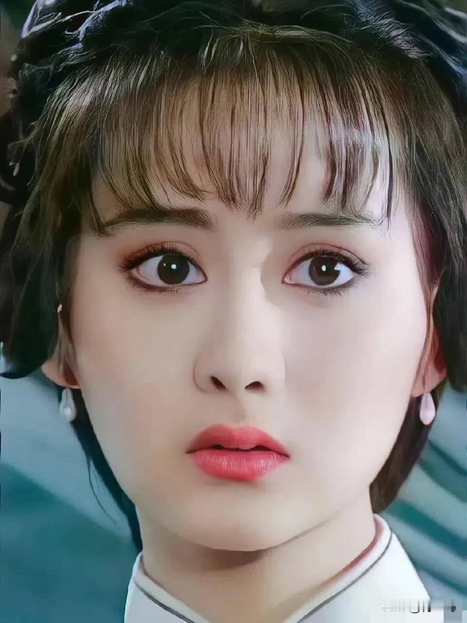 琼瑶女郎的眼睛都是一等一的漂亮，尤其哭起来的时候，真的是我见犹怜，琼瑶一生捧红了