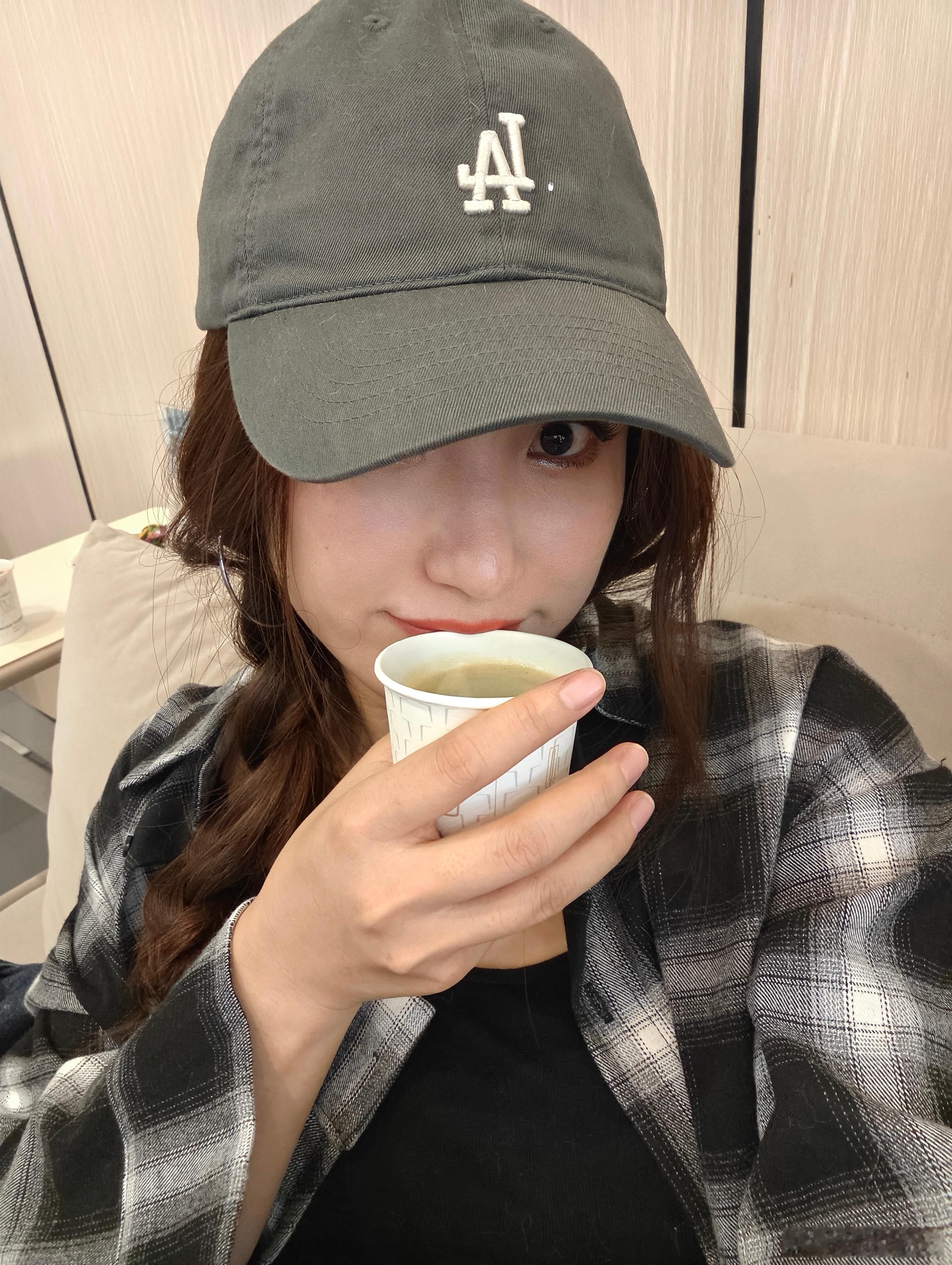 搬家实在太累了，连发微博的力气都没有。眼睁睁看着铁粉、阅读量咔咔掉，有点发愁啊，