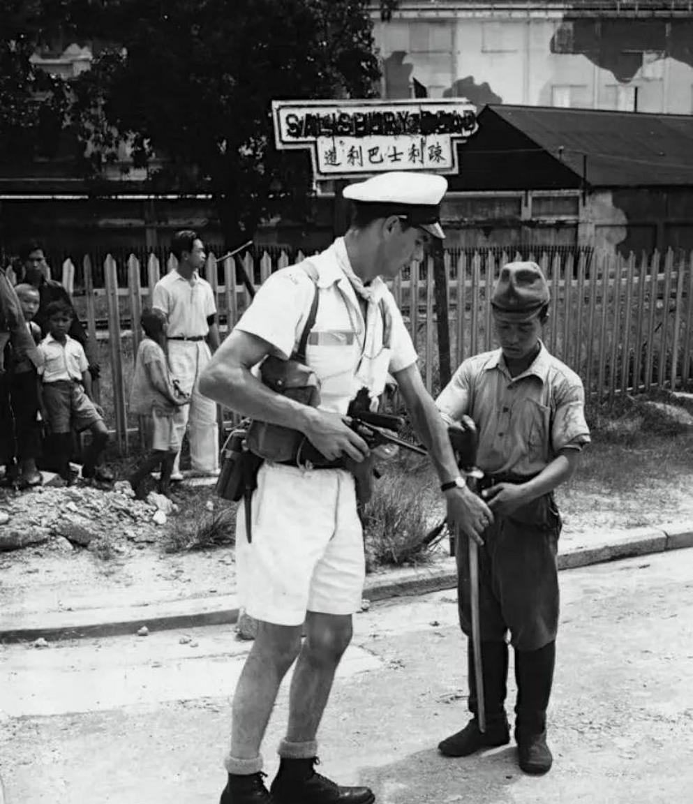 民国时期的日本人非常矮小
《银元时代生活史》的作者陈存仁这么写：踏进松下御屋旅馆