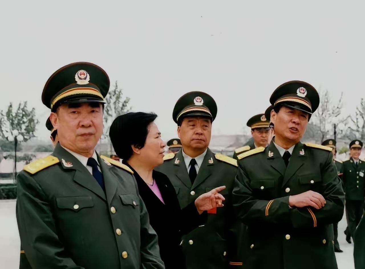 不懂就问，军队了，这是多大领导？