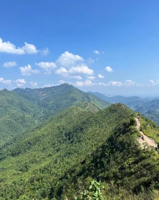 10.18已成行，节后首爬莫六公唤醒身体👣
⛰️ 莫六公是广东绝美山脊线，如千