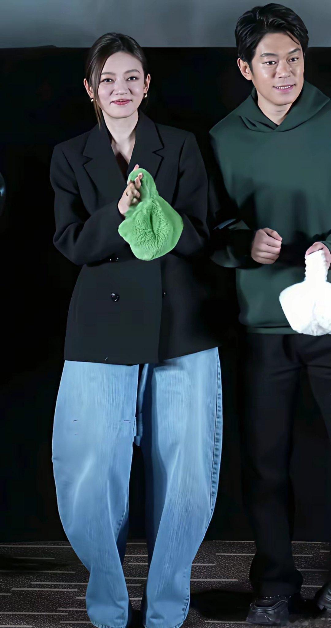 何瑞贤穿弯刀裤把我劝退了！现在好流行弯刀裤，之前看杨幂穿得也特别好看，我心心念念