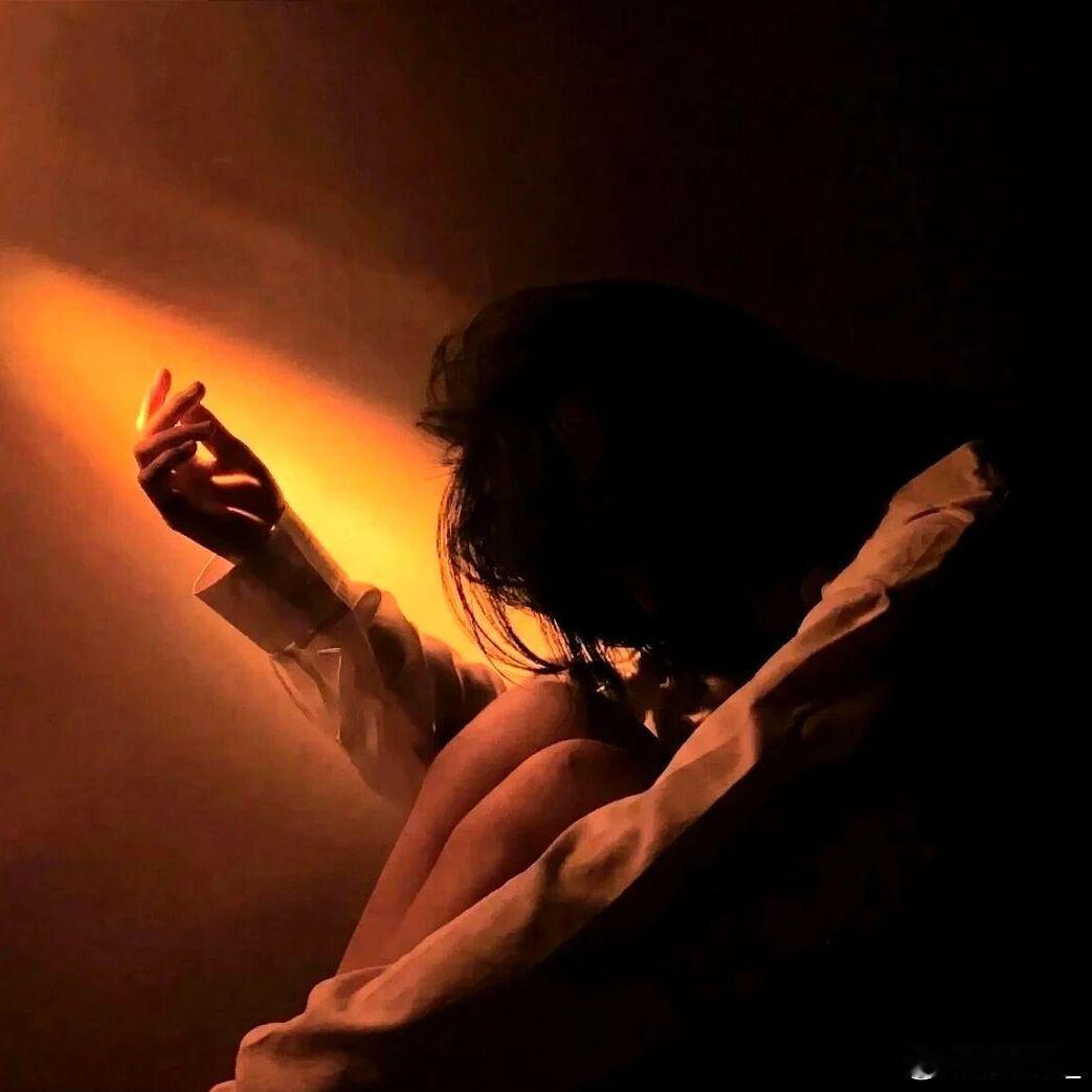 已经在努力生活了，可总感觉力不从心，很疲惫，既烦躁又迷茫，生活敬我是个女汉子，而