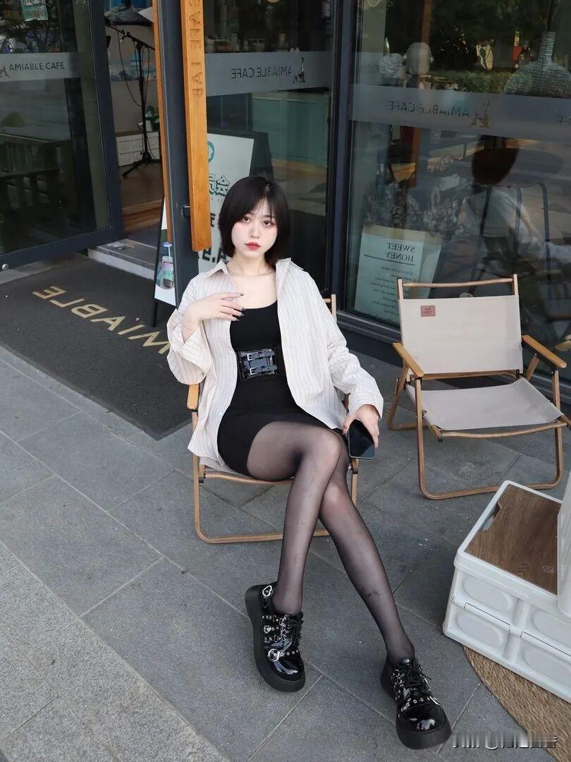 都市雅痞风穿搭，黑白配的时尚魅力！