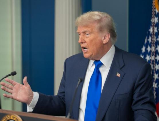 特朗普戏耍中国，中国人民也不耐。刚签完大豆变脸，中国也是跟着走。你老美不讲信用，