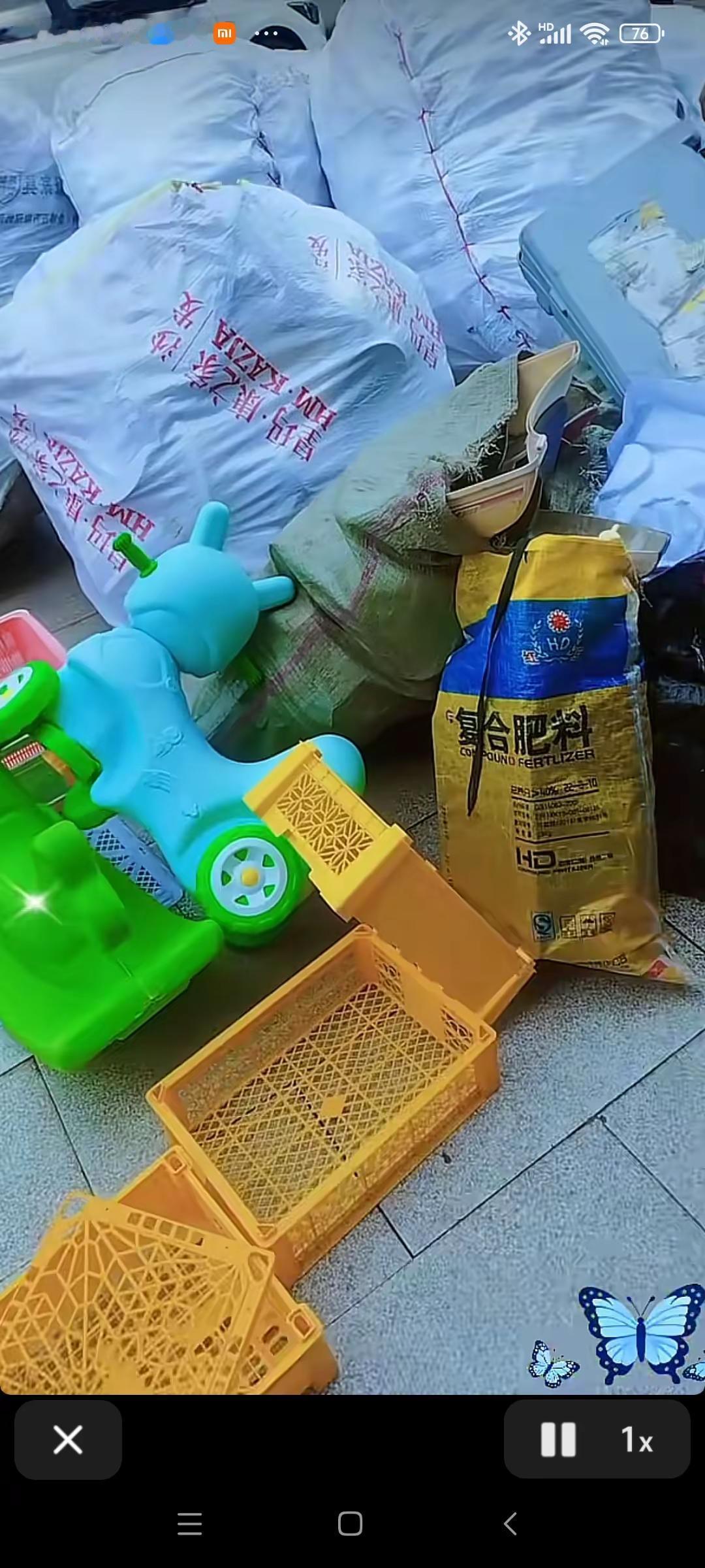 为了生活都不容易四处奔波