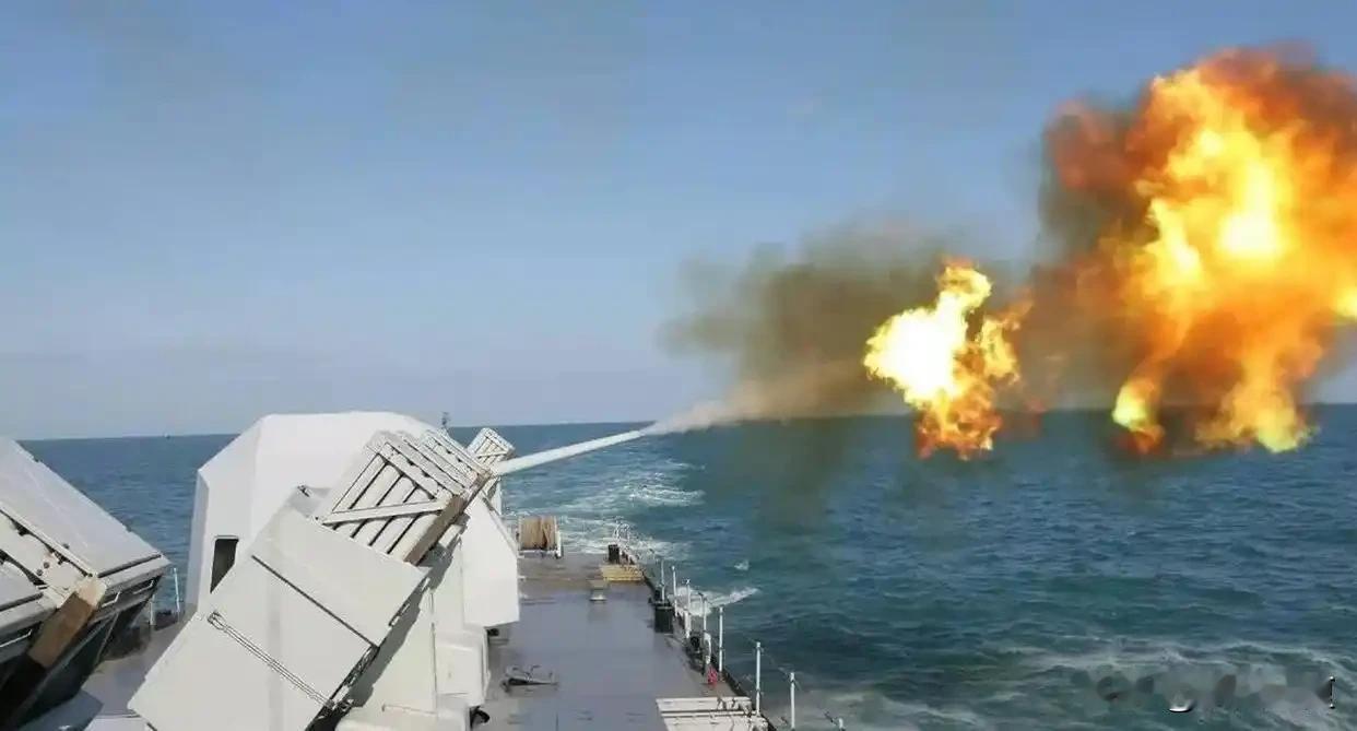 重磅消息！中俄海军舰艇开火了，在日本嘴中的冲之鸟礁专属经济区搞实弹演练。

上周