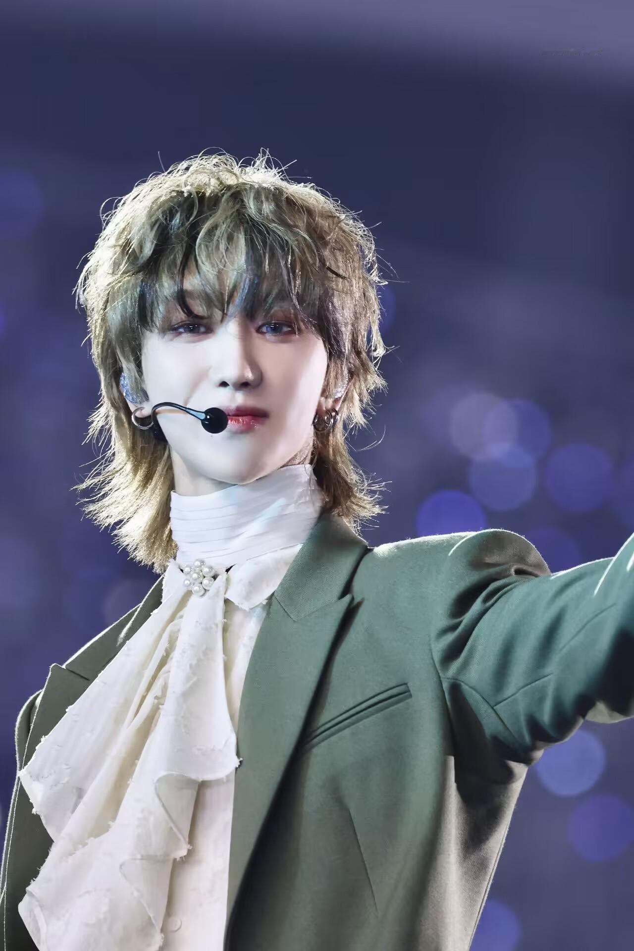 #徐明浩演唱会卷毛路透#卷毛小猫[可怜]好乖啊[哇] ​​​