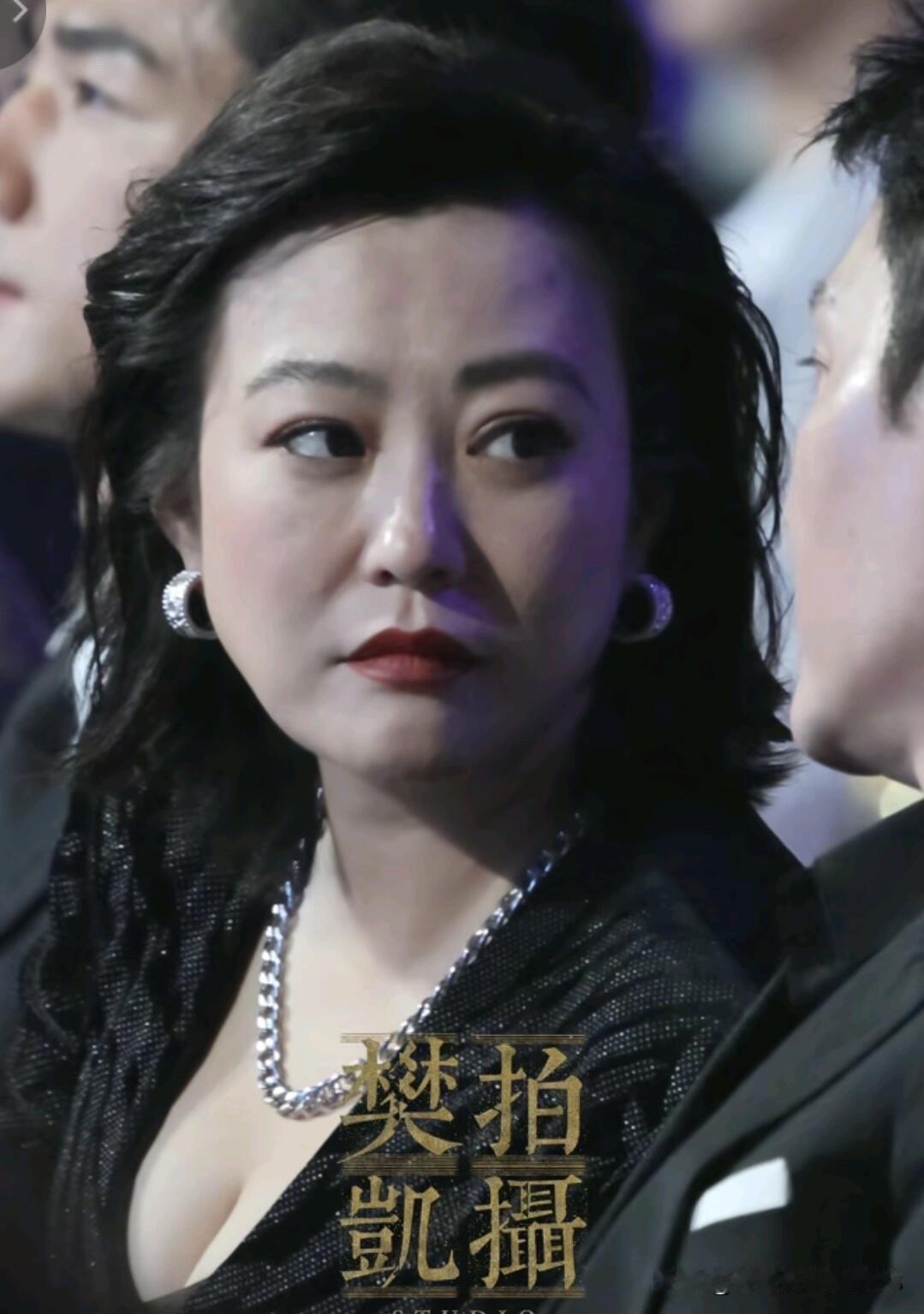不知道大家发现了没，女人只要到了40岁以后，很多人嘴皮会变薄，法令纹就出现了，颜