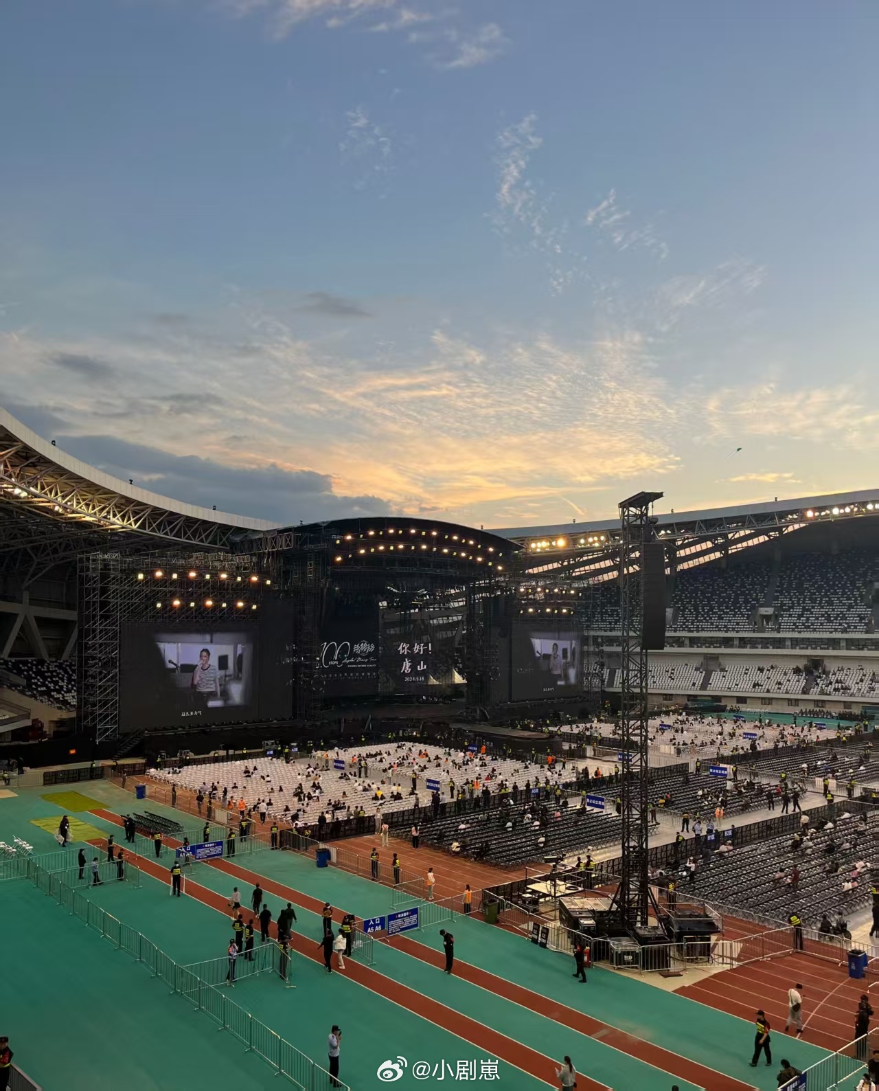 北京的打工人，周末别宅着了！高铁40分钟到唐山，看宝石老舅首演，听岳云鹏唱歌，晚