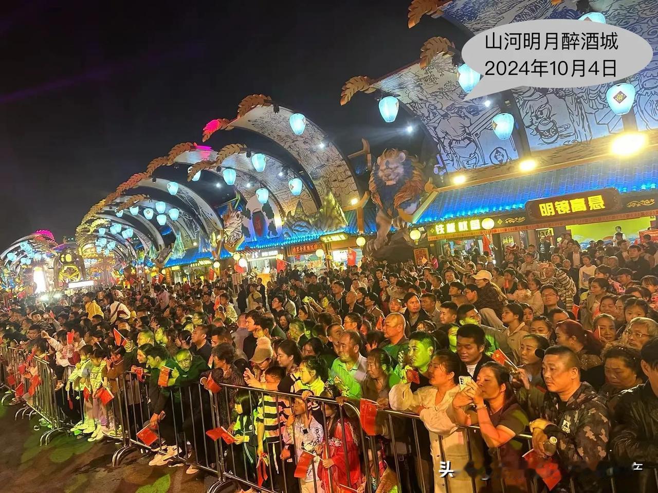 国庆期间10月3日，泸州山河明月醉酒城轻资产不夜城报道在CCTV-4中文国际频道
