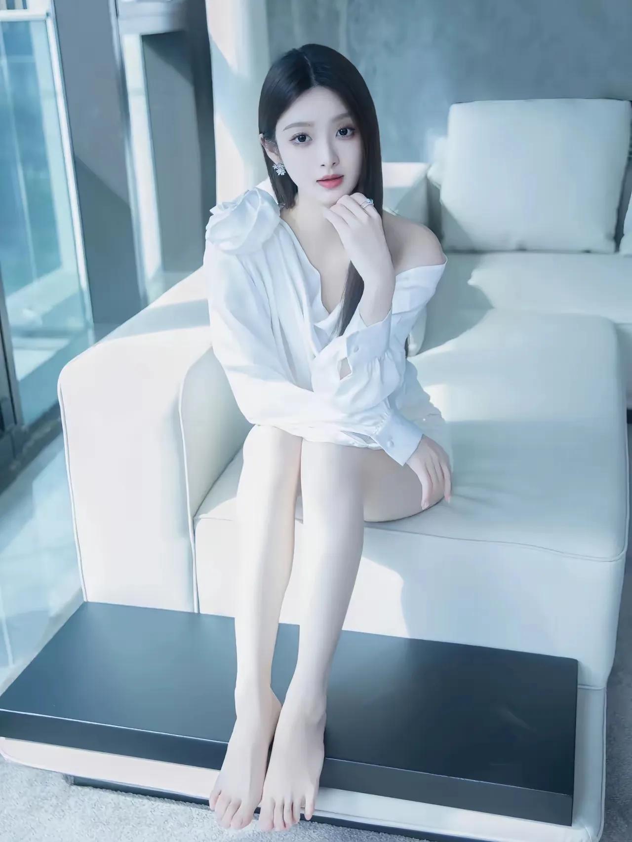 嫩白的小腿，这个棕色高跟鞋见过很多次了？什么水平？#长腿美出高级感# #大长腿女