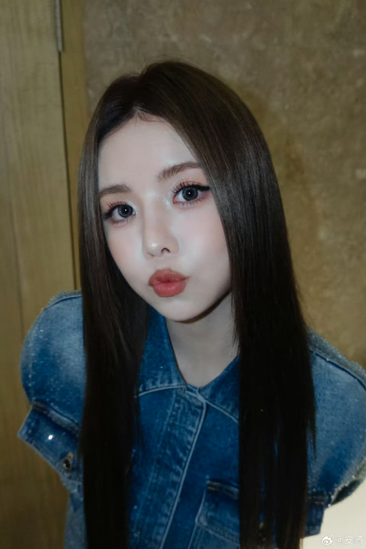 安崎浪姐年龄最小的年龄虽然最小但是心智很成熟，是姐姐的贴身小棉袄，期待接下来的表