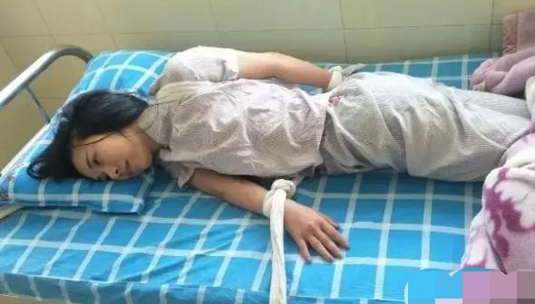 人神共愤！江苏南通，一女子远嫁日本，靠着努力在国内买了3套房子，交给70岁老母打