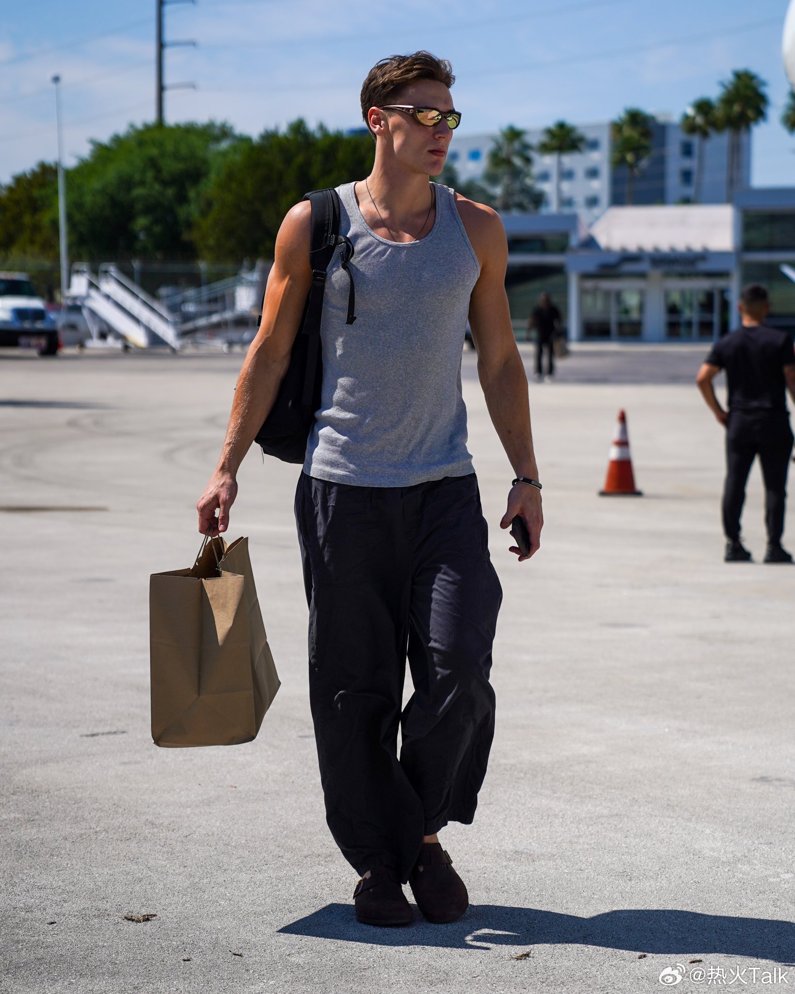 启程克利夫兰热火的三位型男👓热火vs骑士nba常规赛