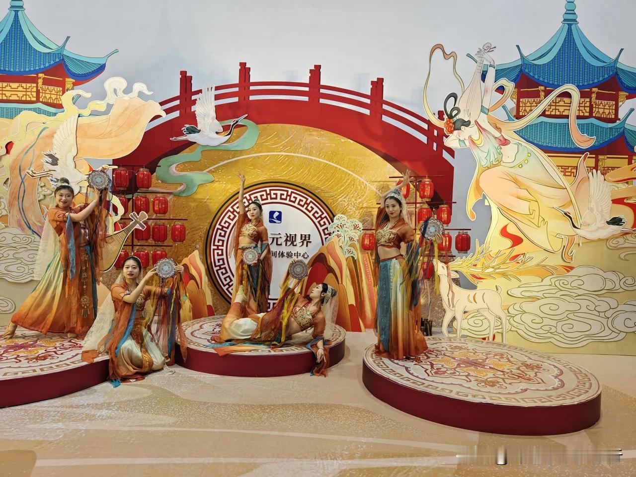 长春欧亚卖场，吉旅元视界VR大空间体验中心启动，沉浸式体验“敦煌·沙海迷窟”奇妙