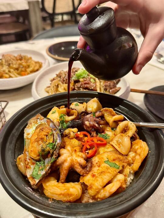 🇬🇧海鲜控冲！爆香马来煲仔饭🥘太满足了！