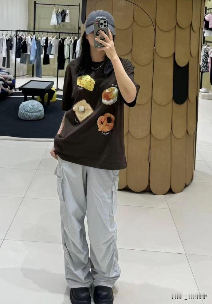 太诧异了！年轻人的消费，已经精打细算到什么地步了？

今天，服装行业意外曝出了一