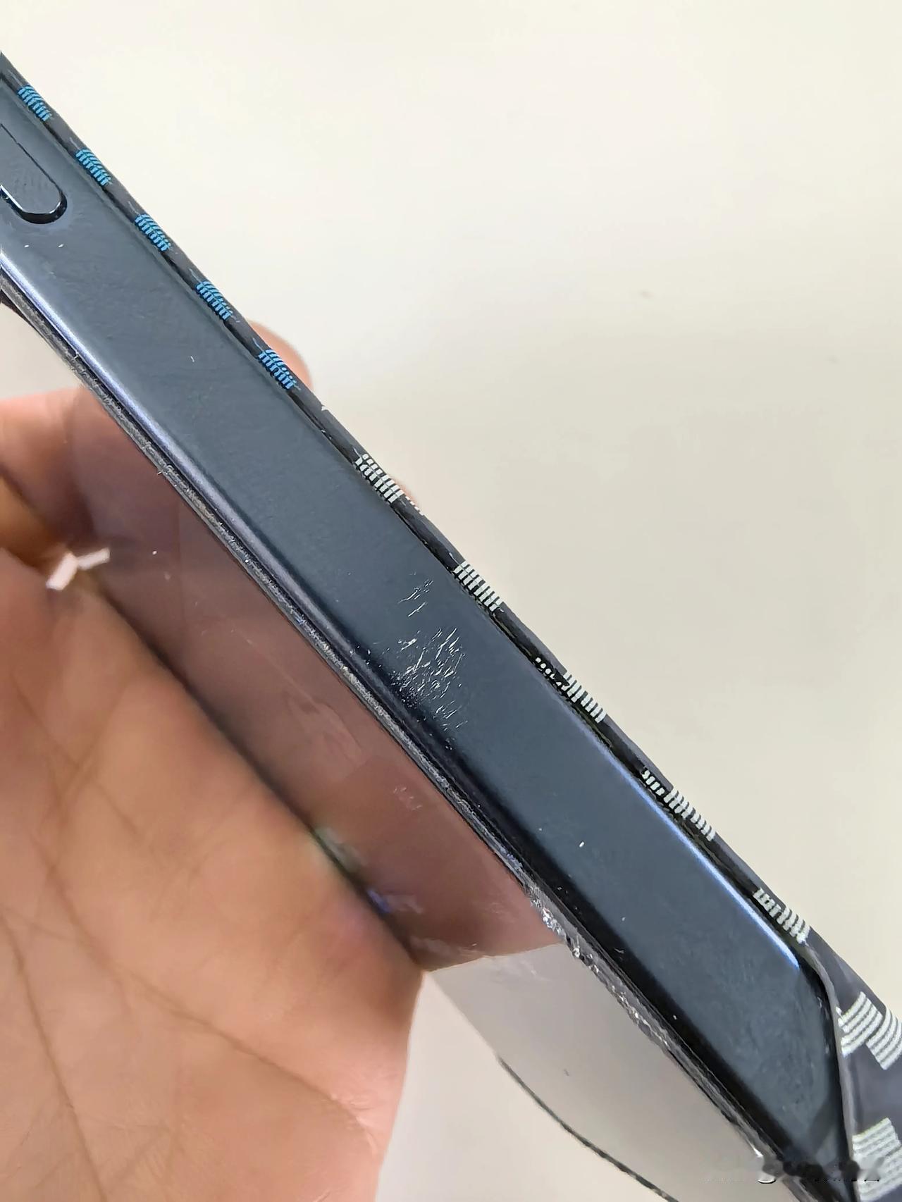iPhone15pro这就“破相”了，还不如荣耀X50呢
    之前网上我就看