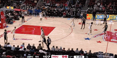 太拼了
文班亚马这样的球员很难不成功……
申京真的好好学学吧，别再懒懒散散的了