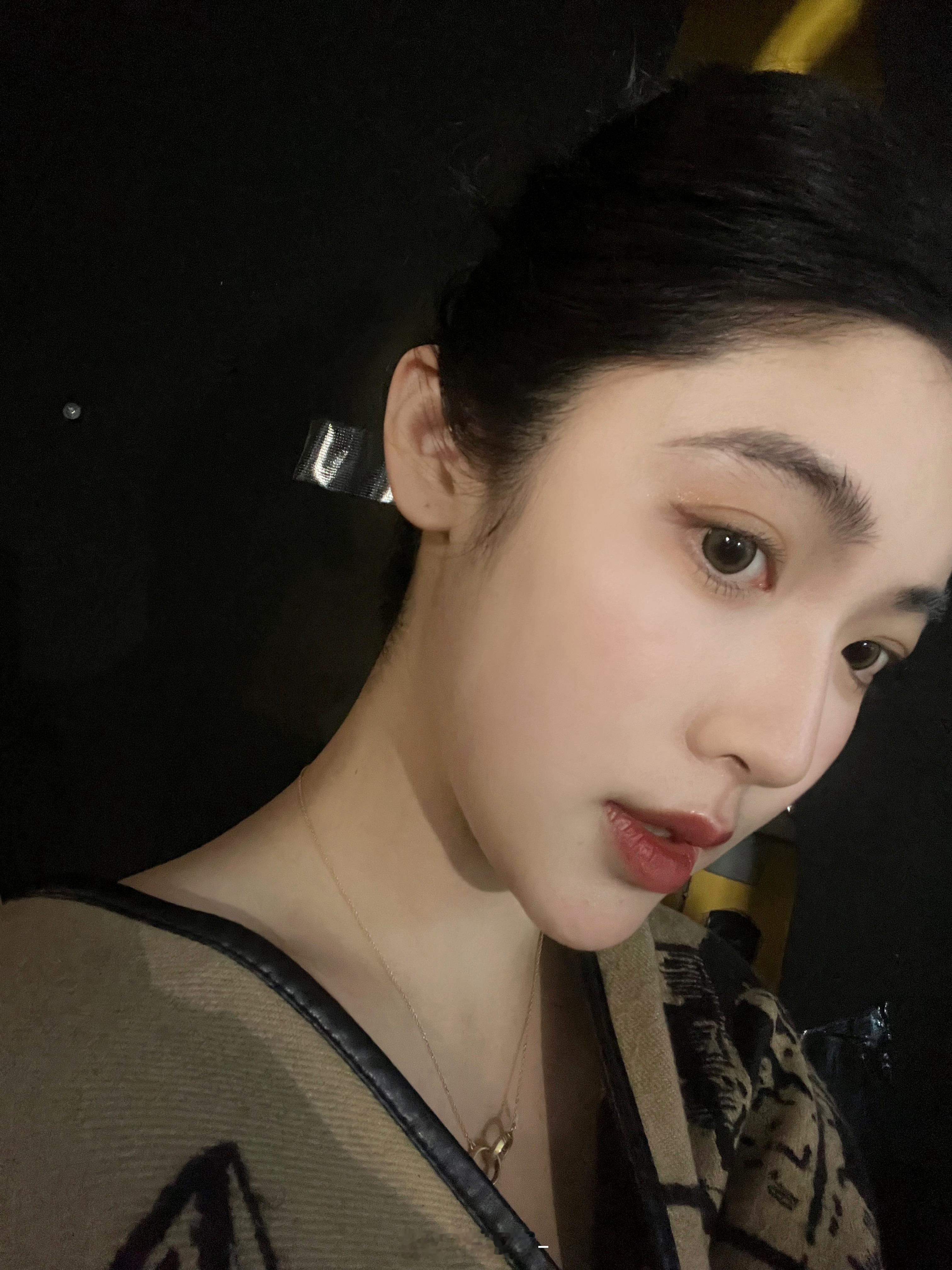 好多好多好多美女[色]我是整个秀场最胖的[揣手] ​​​