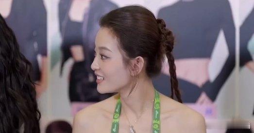 管乐[超话]管乐小婉解释管乐化 管乐化人传人现场太好笑了！姐姐们模仿的不是表情是