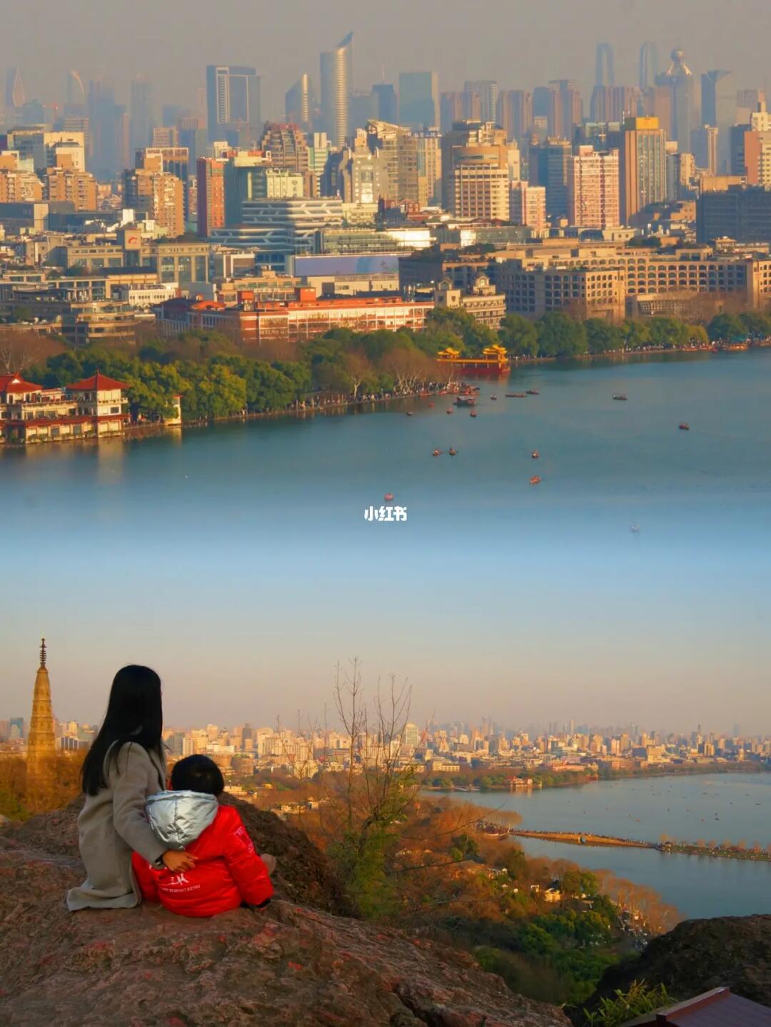 西湖这座山是来报恩的吧😄12分钟登顶🙃