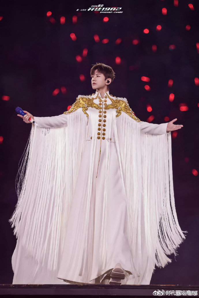 张杰张杰的肺活量能不能借我两天高音长音随便唱，连开几场都不带喘的，这肺活量我慕了