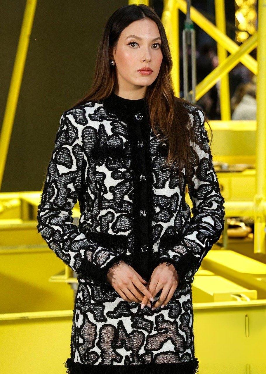 谷爱凌去看香奈儿大秀了！