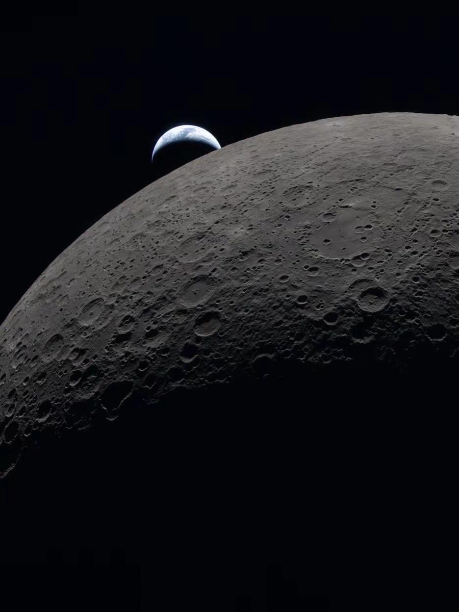 从月球空中视角看地球，我们的家园是真漂亮。月球