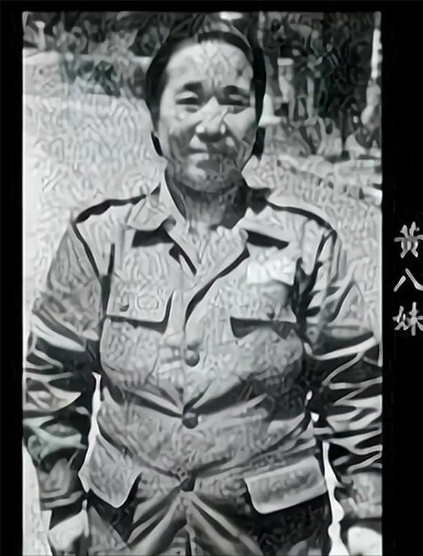 1937年，土匪黄八妹孤身求见上海土皇帝杜月笙，并说自己想要一批枪，要打鬼子，杜