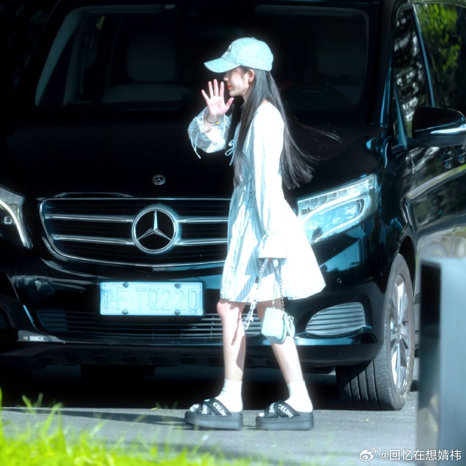 鞠婧祎 感觉宝宝好小一只