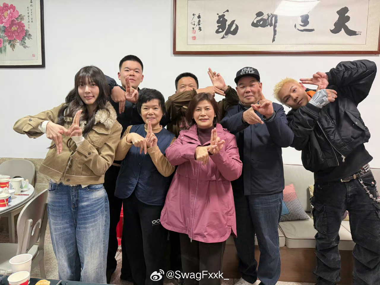 盛宇晒出过年大合影！一家人一起“以下范上”！盛宇