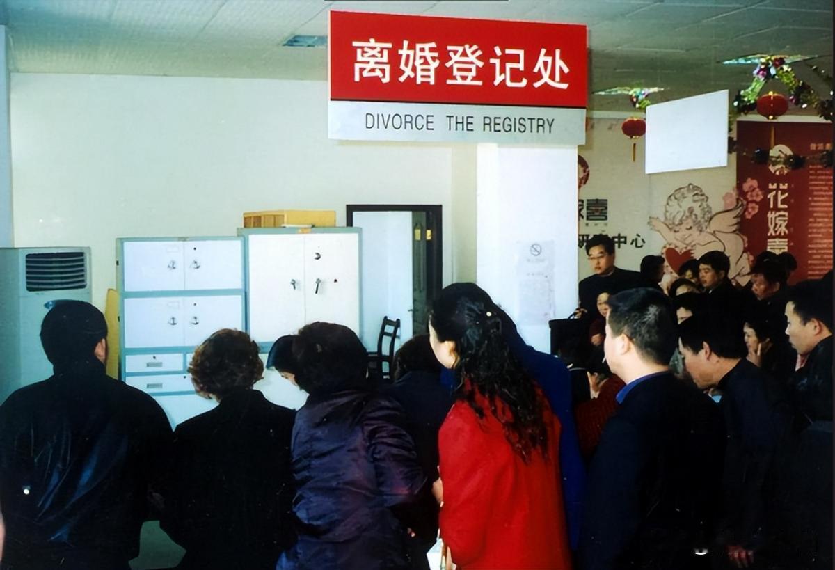 我和老公冷战了 3 个月，我提出了离婚，他同意了，第二天早上，我把所有证件都带齐