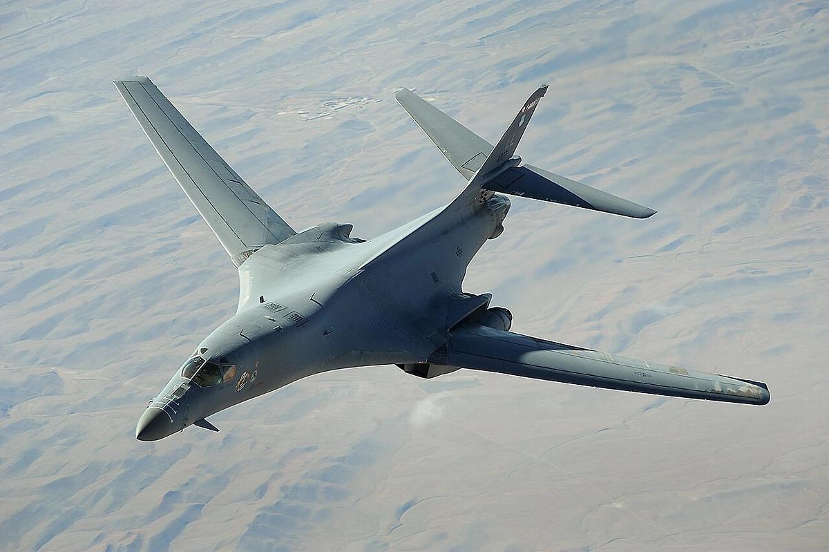 美国B-1B轰炸机飞越中东
5月9日，美国空军B-1B“枪骑兵”战略轰炸机飞越中