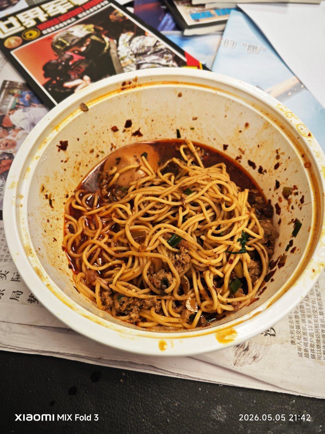 吃碗剩面告别这个多事的鸡肋假期。 