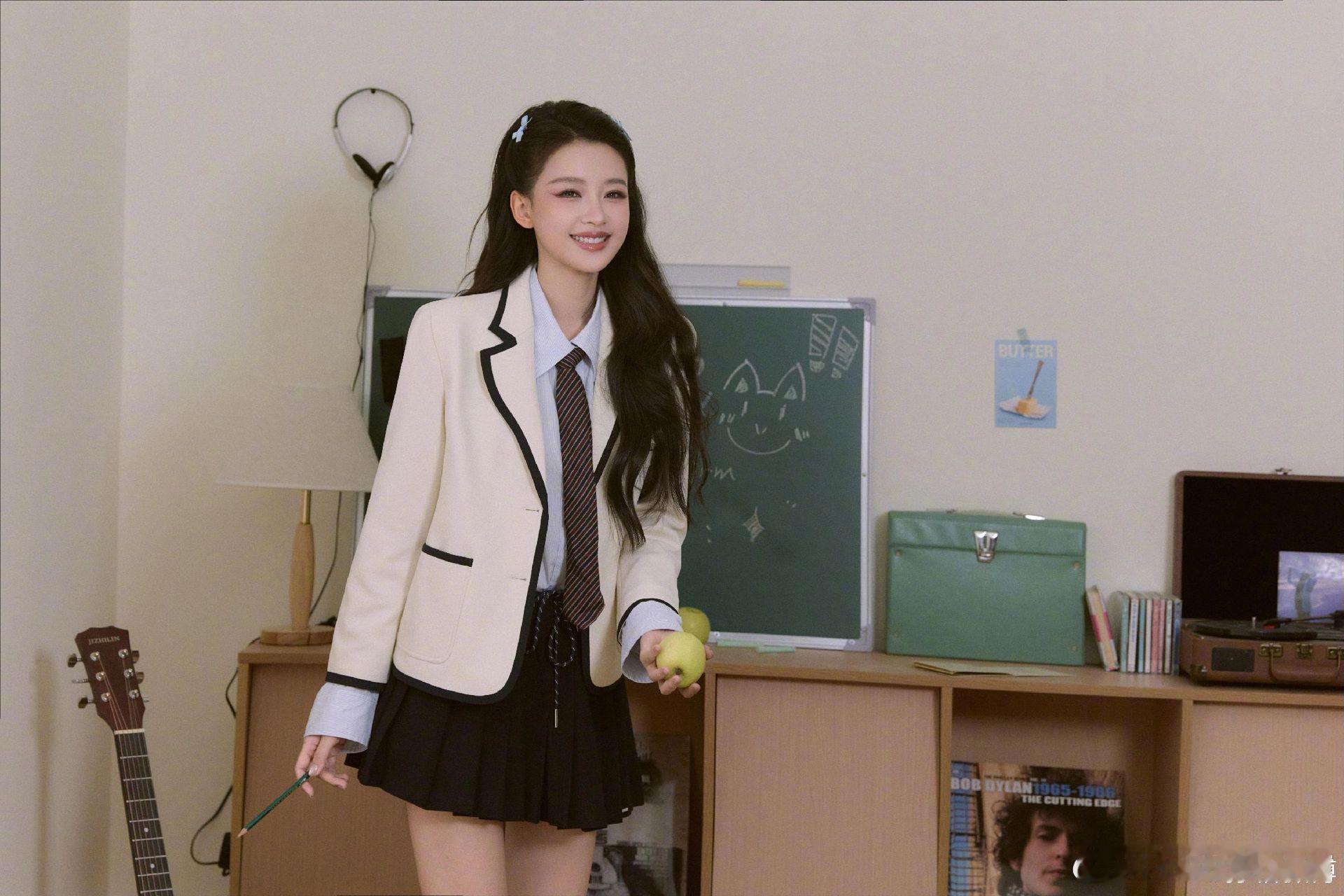 孙怡跑过来这段孙怡乘风二公两次奔跑出圈，舞台奔向镜头元气满满，台下奔赴粉丝温柔暖