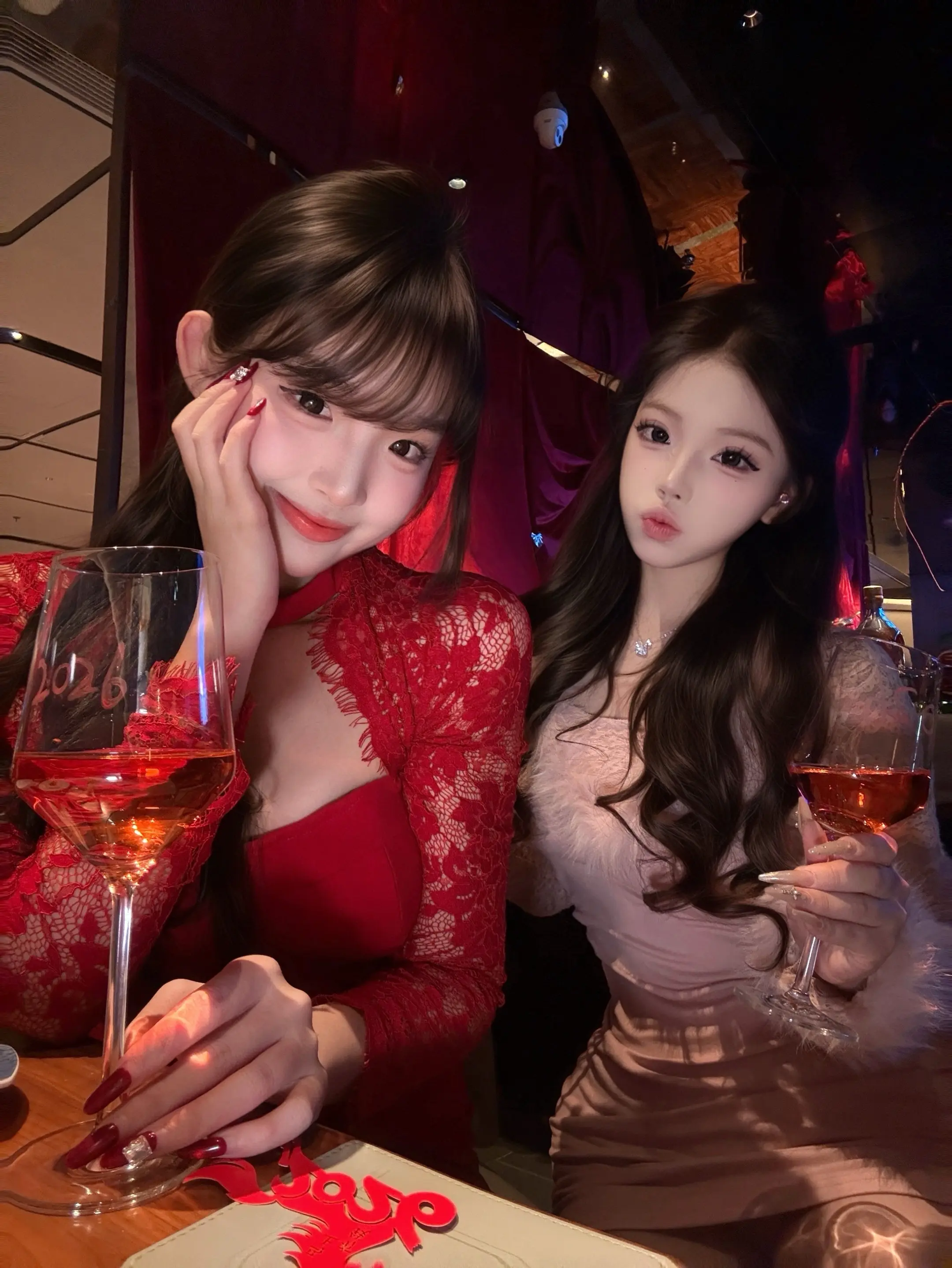 我发现我们真的不是当坏女人的这块料 无论怎么装坏都会透露出一股可爱呆萌...