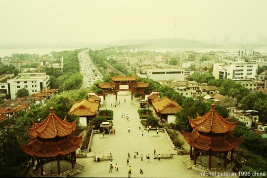 1996年武汉街景，一起来感受下。摄影:Michel Peterlin