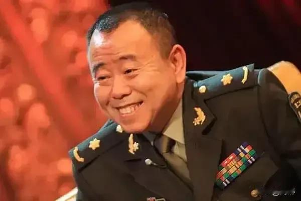 自从闫学晶“哭穷”而招致全网一片讨伐之声以来，网友们对文艺工作者动辄肩扛军衔洋洋