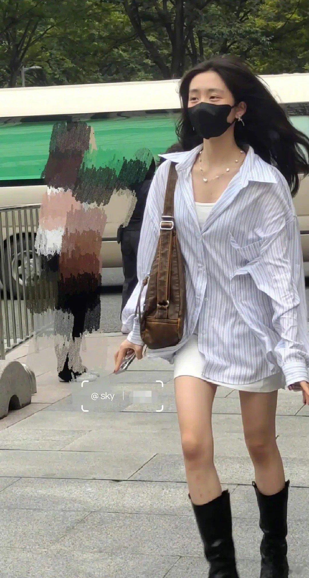黄多多路人偶遇照，漂亮的～ ​​​