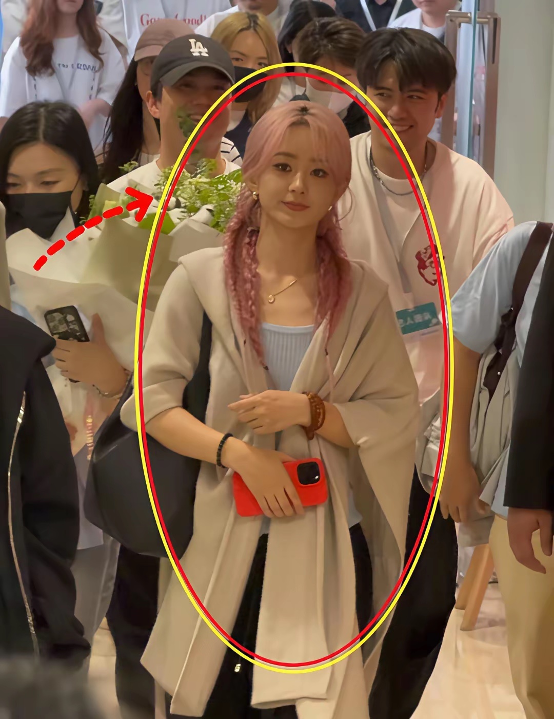 老天奶...没人觉得这姐恐怖吗 