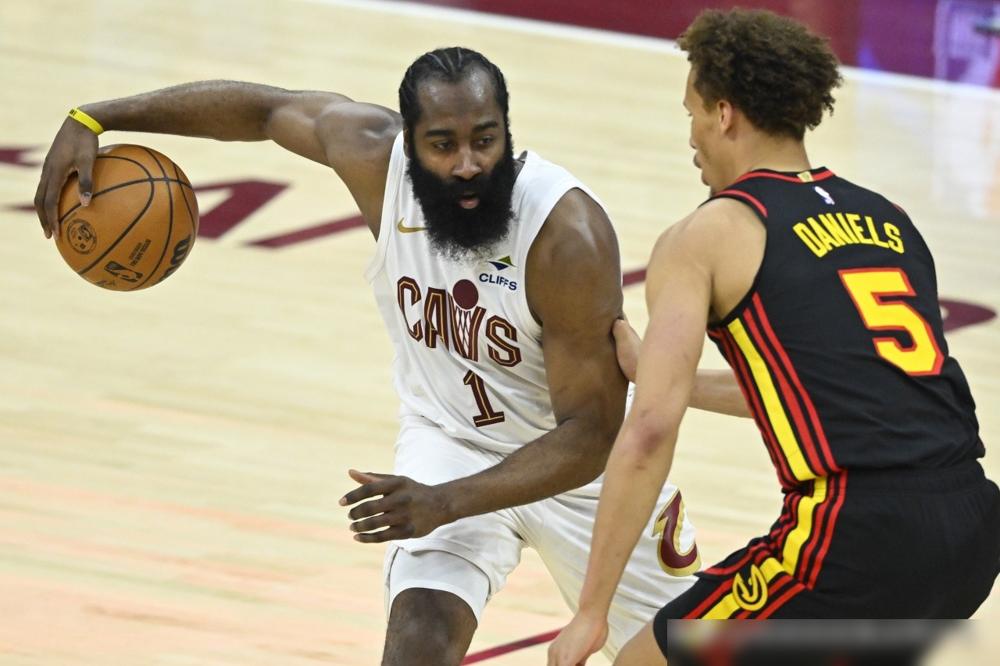 让你干脏活累活端盘子，结账时却指着鼻子骂你怎么做不出一桌满汉全席。这就是35岁哈