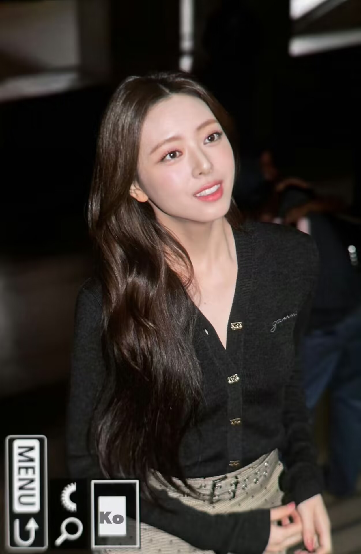 申有娜巴黎时装周造型，大波浪好美，身材也好好啊 ​​​