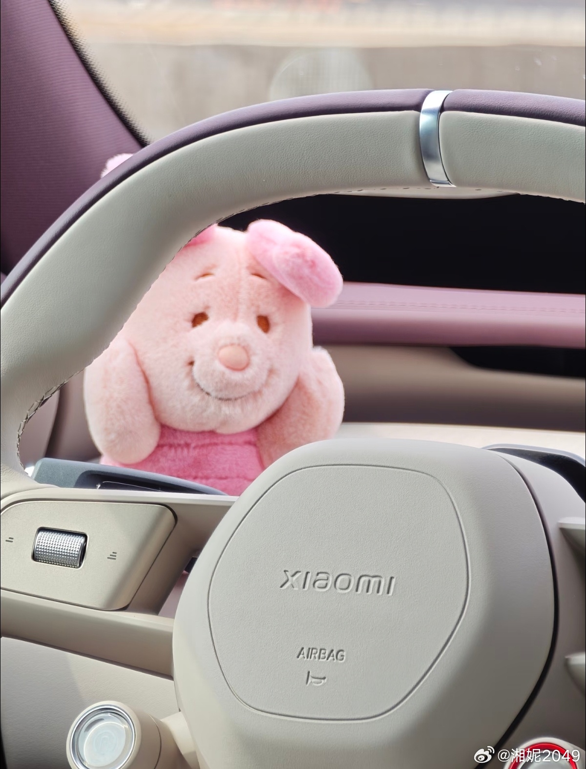 已经有网友把YU7打造成迪士尼之车了，真的超可爱！！现在的车真的已经不单单是出行