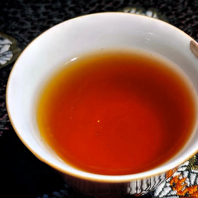 一个“清”字，说尽普洱茶的高级感。

第一清：汤清  ，则净
顶级的茶，无论陈放