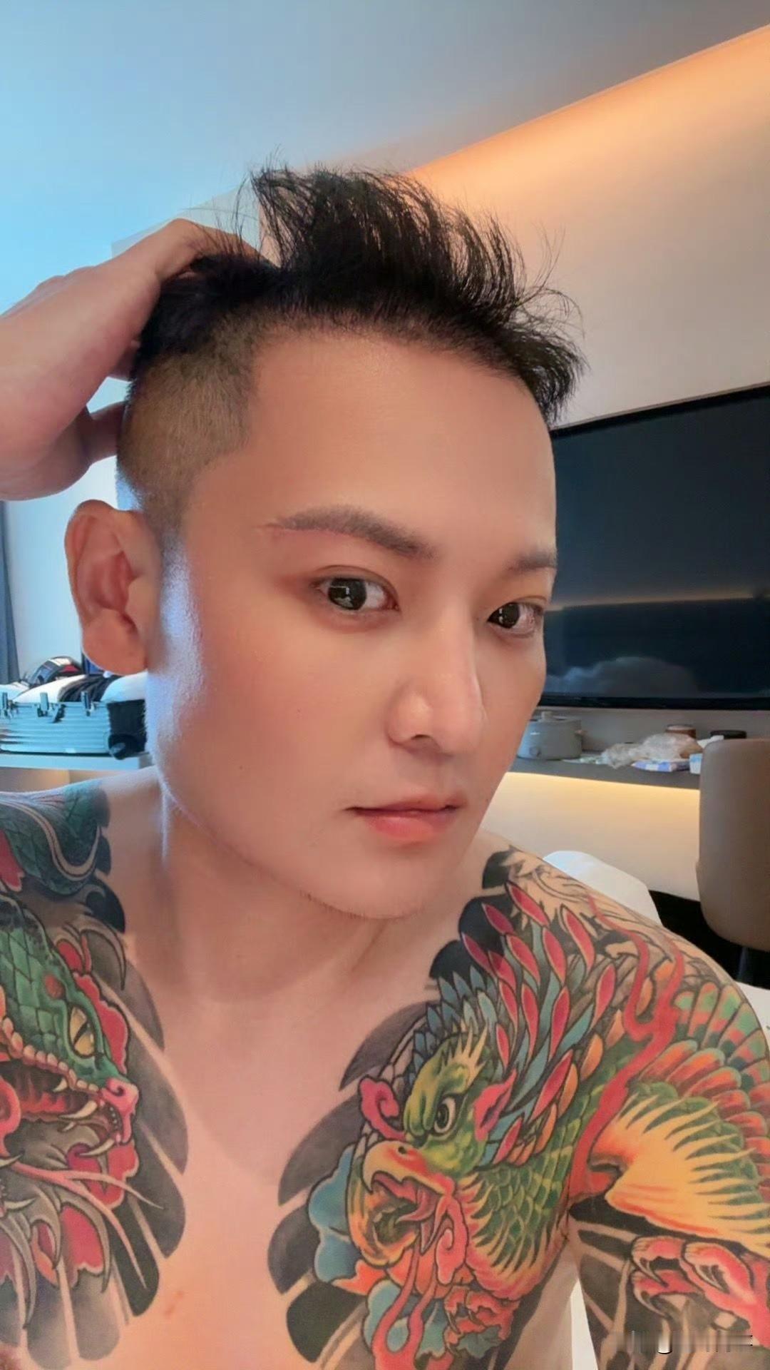 阿宇直播聊起精彩二姐的近况，表示二子爷已经妥协，估计很快就能回归。讲到自己二叔精
