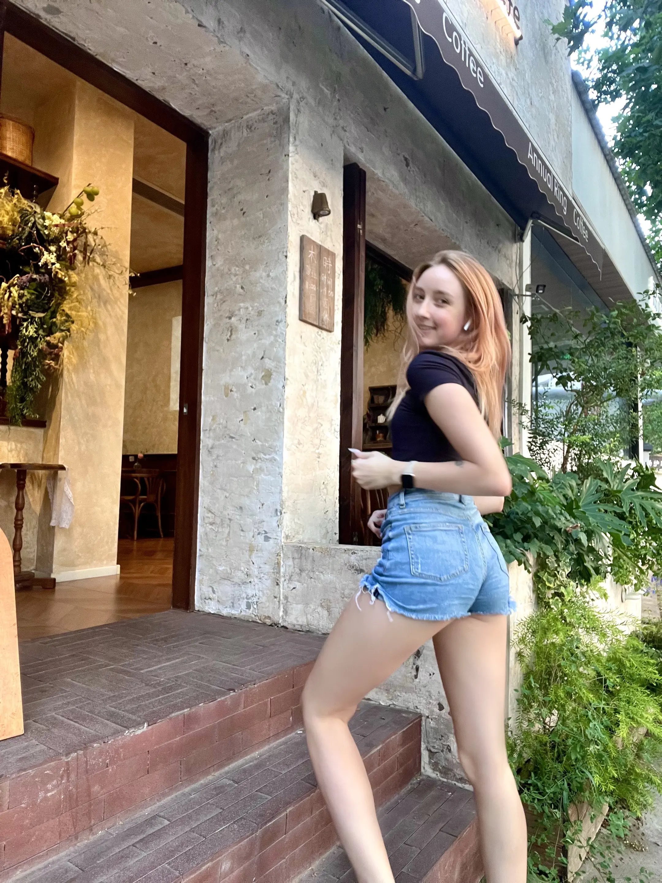 我们一起去喝咖啡吧!谁不知道，这是我的爱好，在不同的城市寻找漂亮的咖啡...