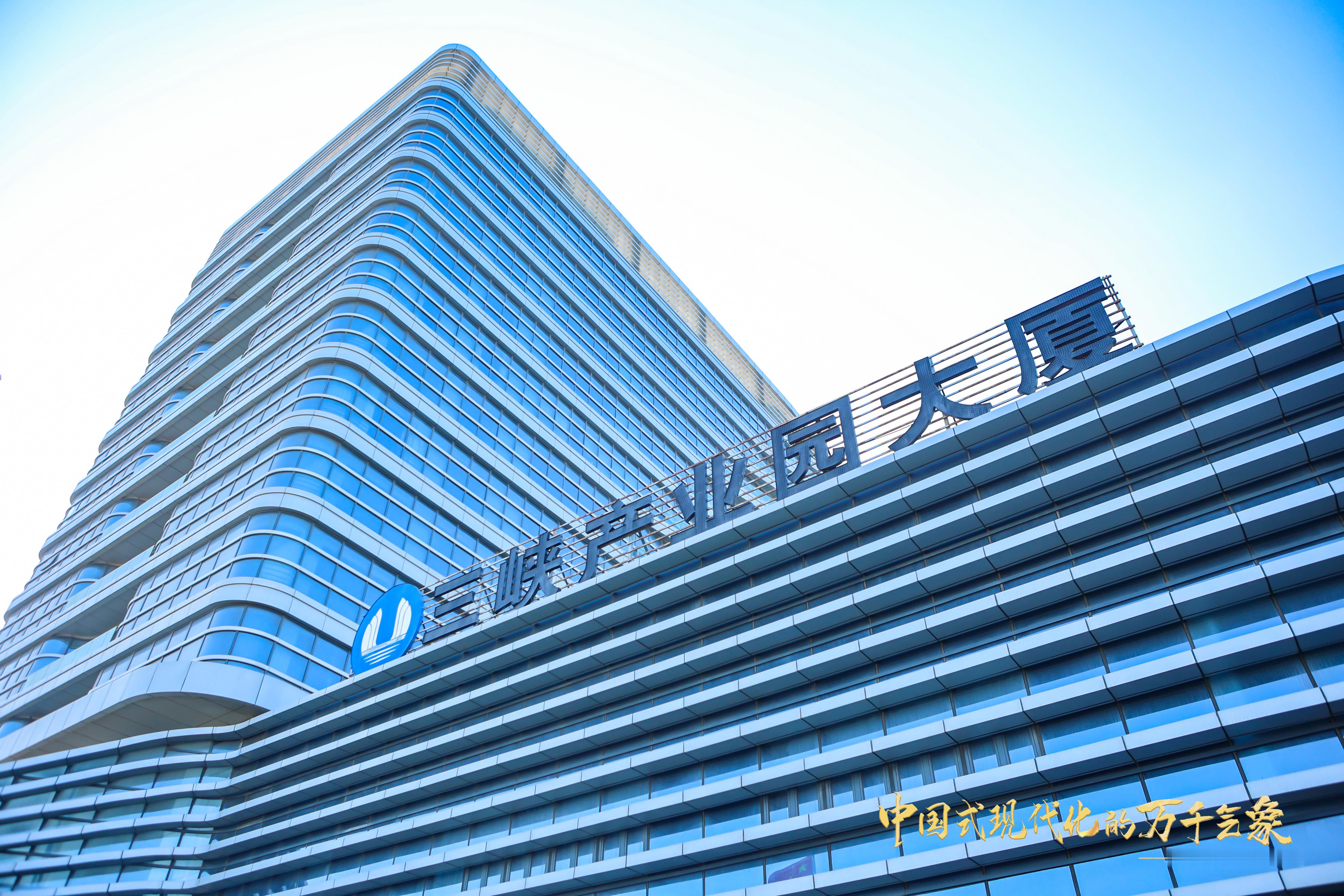 新质福建万千气象你可曾想过，矗立于惊涛骇浪中的海上“巨无霸”——风力发电机，其蕴