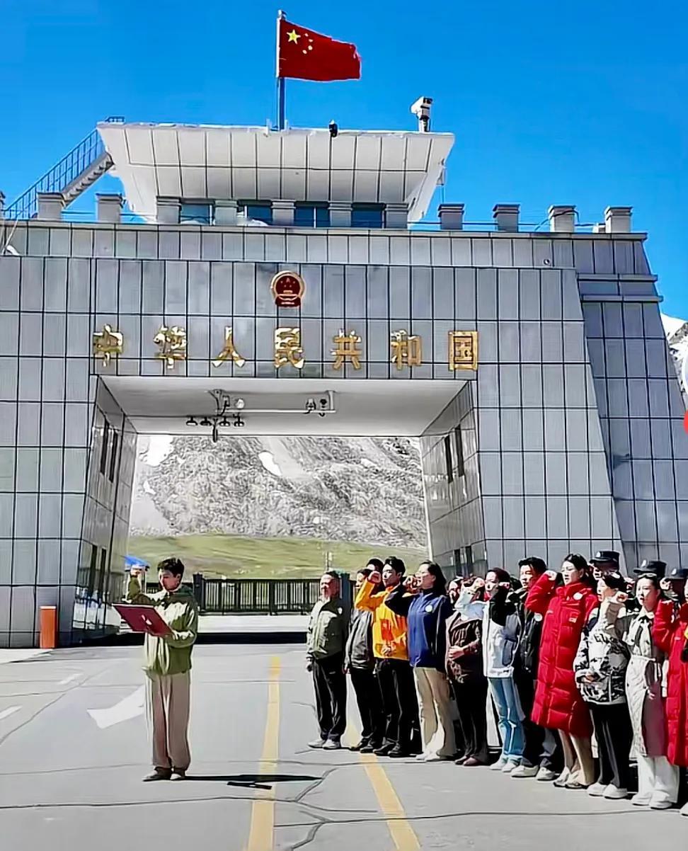 李小萌—这是我生命里最高光的时刻！
演员李小萌在5100米的红其拉甫国门重温入党